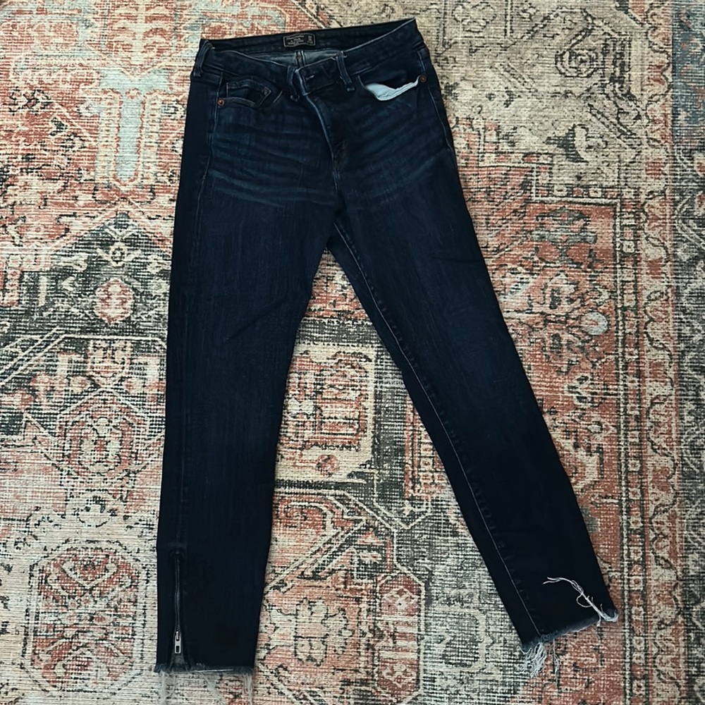 Abercrombie & Fitch dark wash ankle zipper jeans size 30